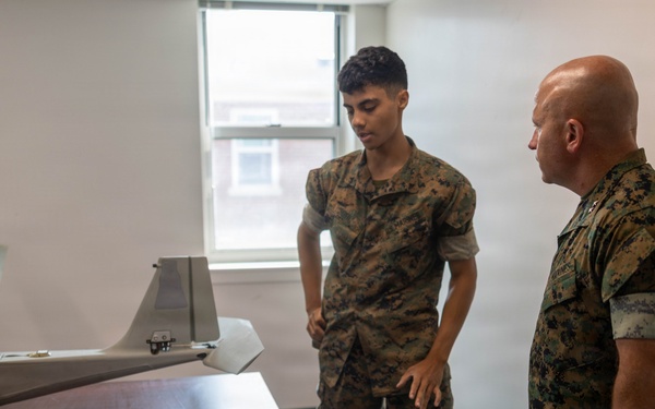 Commanding General visits 6th Marines Resiliency Center