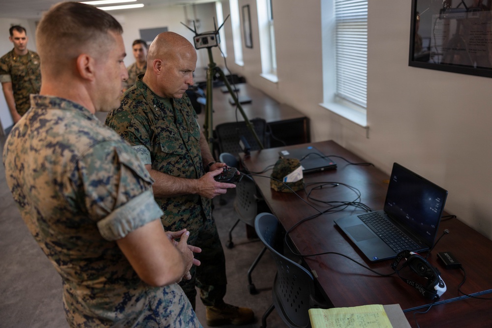 Commanding General visits 6th Marines Resiliency Center
