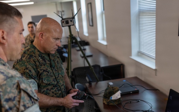 Commanding General visits 6th Marines Resiliency Center