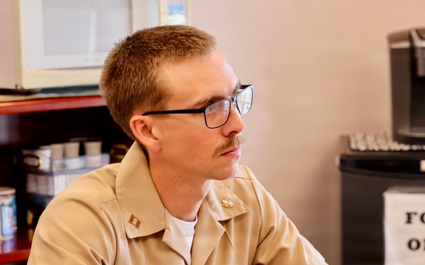 Anesthesiologist serves as NMRTC Twentynine Palms 'CO for a Day'