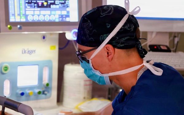 Anesthesiologist serves as NMRTC Twentynine Palms 'CO for a Day'