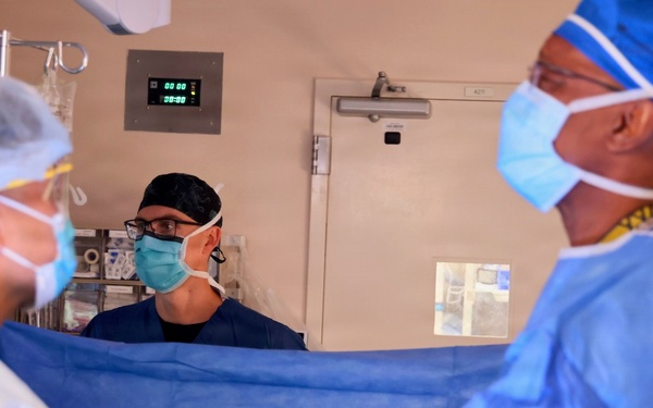 Anesthesiologist serves as NMRTC Twentynine Palms 'CO for a Day'