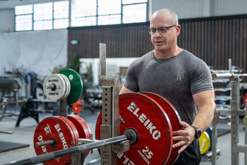 USSF Guardian exceeds standards and sets Hawaii state records for powerlifting