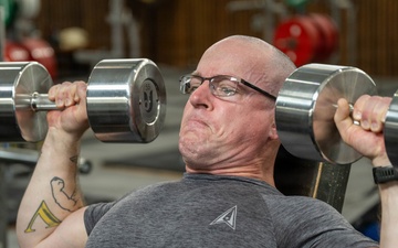 USSF Guardian exceeds standards and sets Hawaii state records for powerlifting