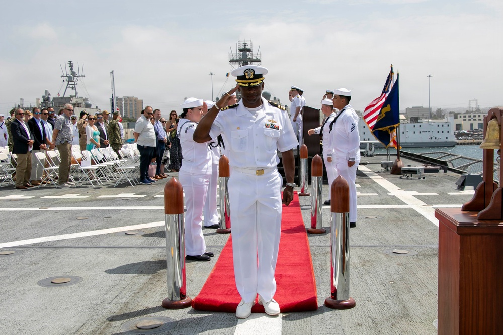 USS Santa Barbara (LCS 32) Holds Change of Command Ceremony