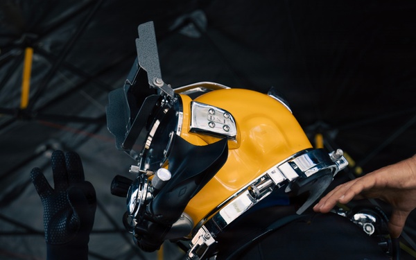Multinational Navy divers conduct salvage training dive during RIMPAC 2026
