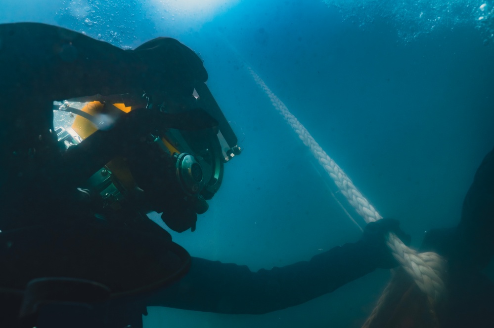 Multinational Navy divers conduct salvage training dive during RIMPAC 2026