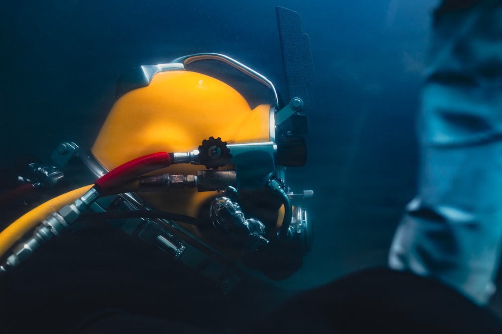 Multinational Navy divers conduct salvage training dive during RIMPAC 2026