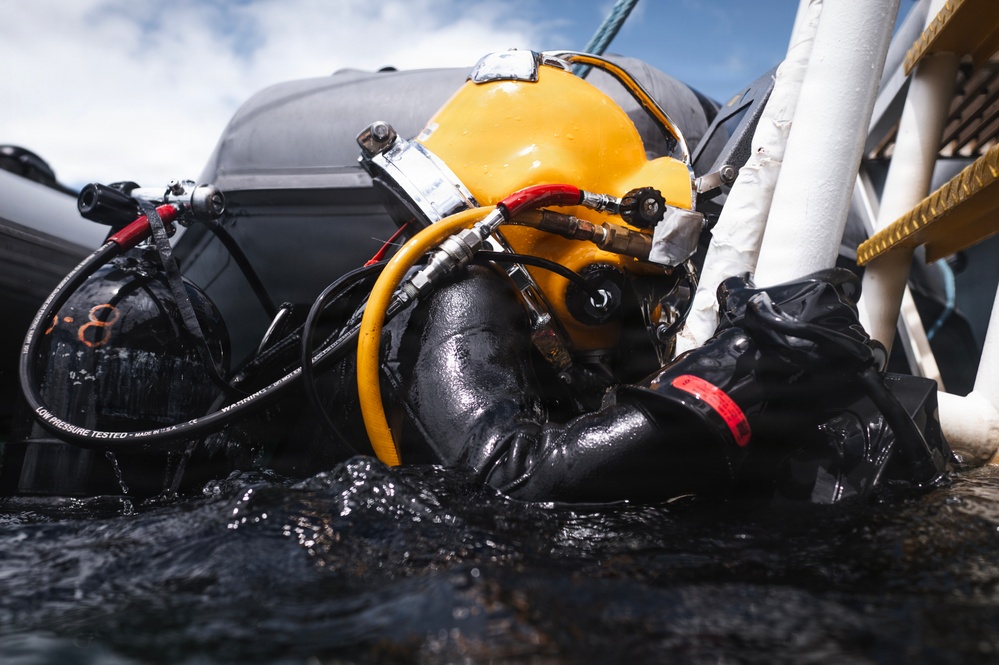 Multinational Navy divers conduct salvage training dive during RIMPAC 2026