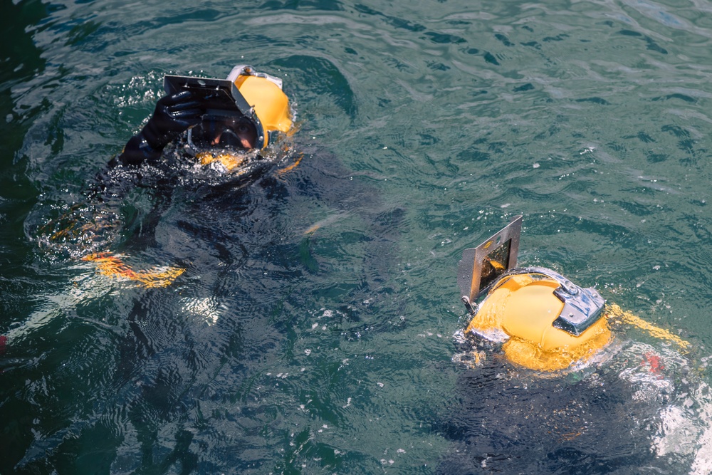 Multinational Navy divers conduct salvage training dive during RIMPAC 2026