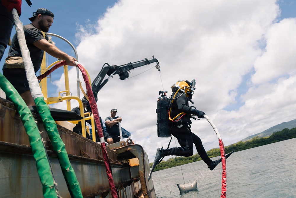 Multinational Navy divers conduct salvage training dive during RIMPAC 2026