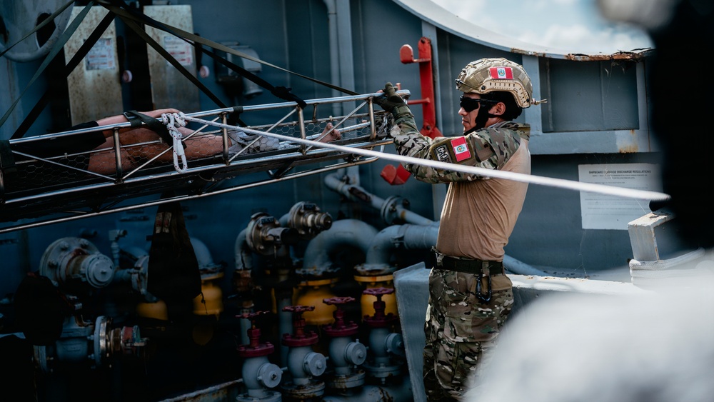 Multinational EOD technicians participate in rigging and ordnance extraction training