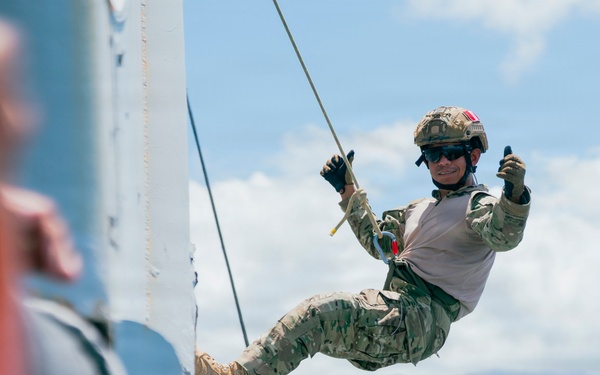 Multinational EOD technicians participate in rigging and ordnance extraction training