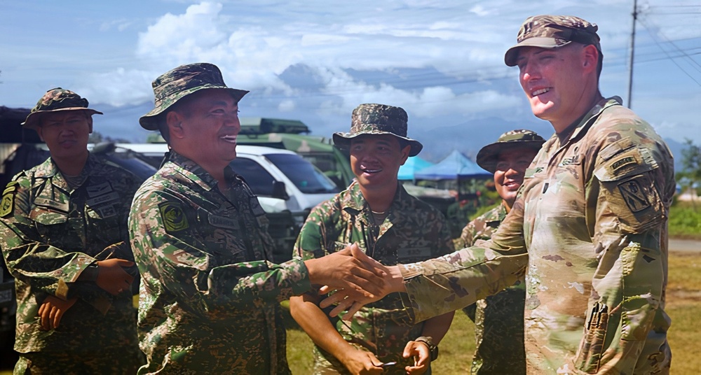 Keris Strike 26: Malaysian Army leaders get VIP tour of the U.S. Army's High Mobility Artillery Rocket System