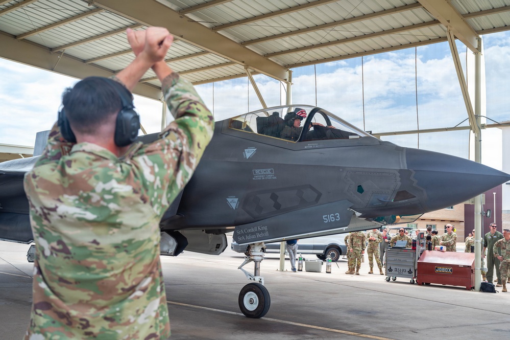 Passing the Torch: a commander’s final flight crosses paths with student pilot’s first in the F-35