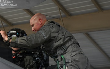 Passing the Torch: a commander’s final flight crosses paths with student pilot’s first in the F-35