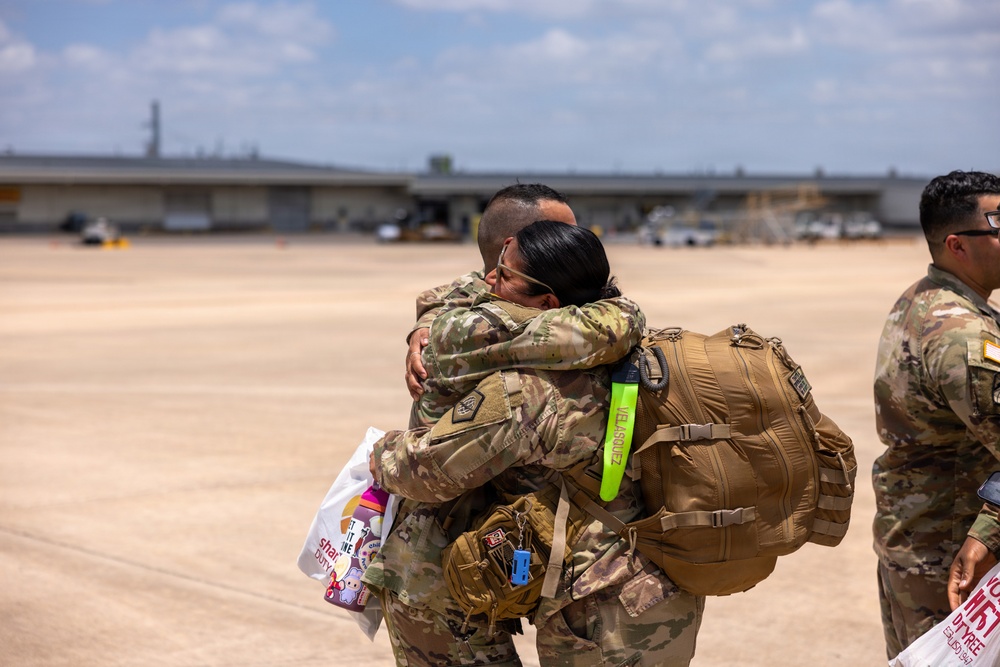 319th ESB Soldiers Return Home Following Hostile CENTCOM Deployment