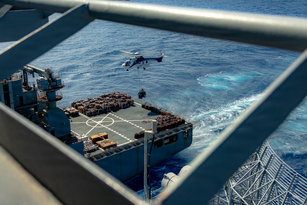 George Washington Conducts Replenish at Sea