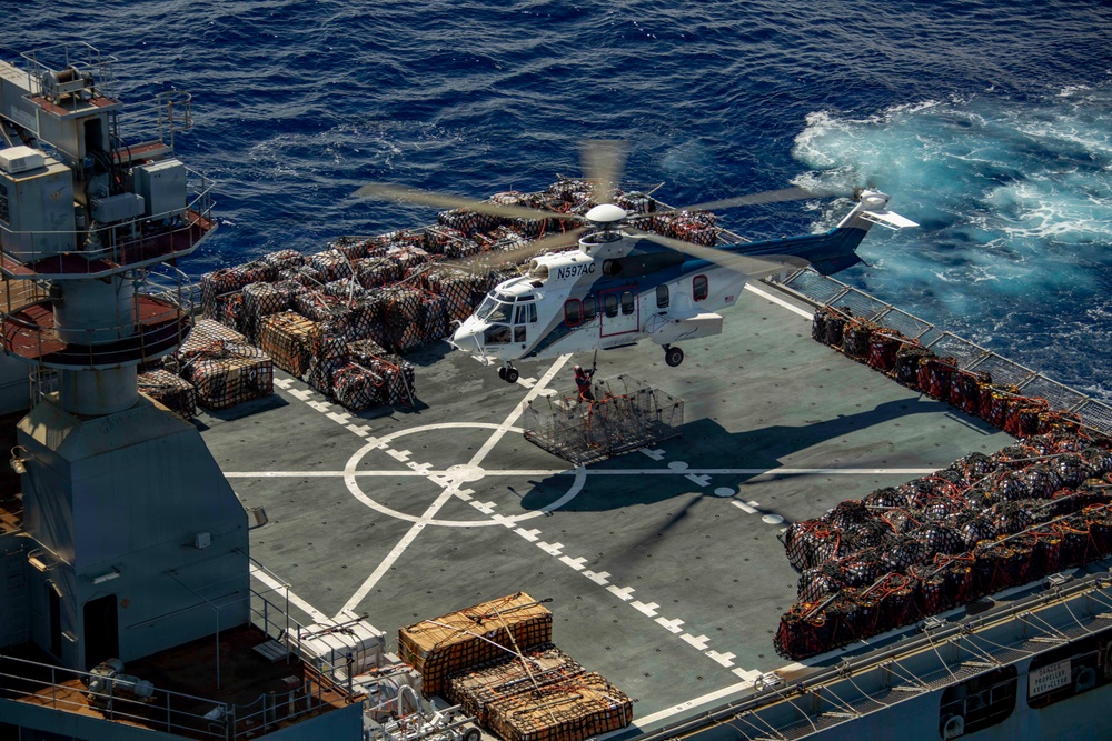 George Washington Conducts Replenish at Sea