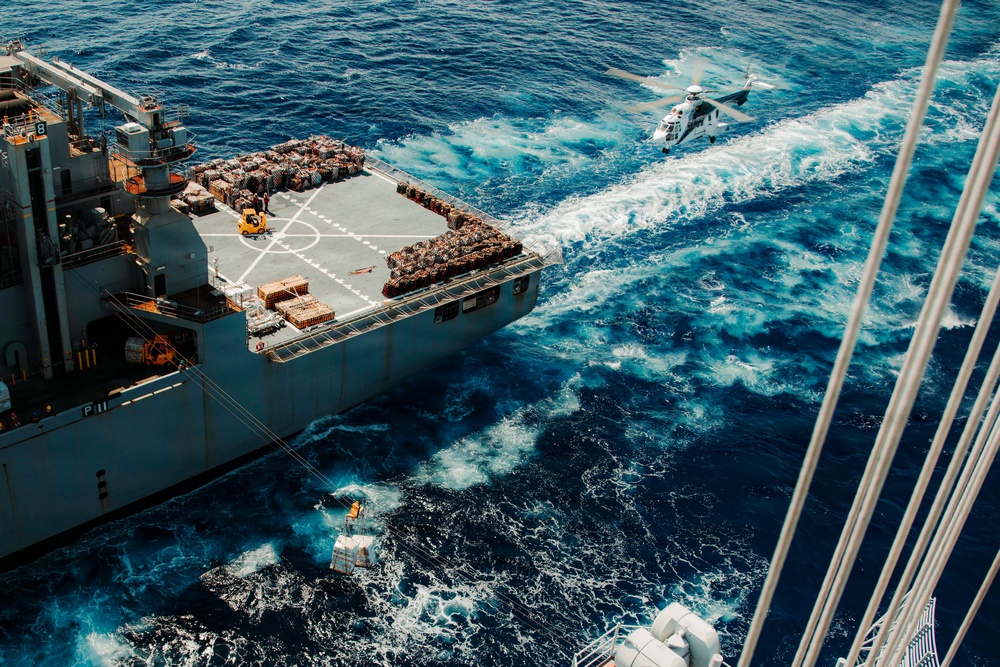 George Washington Conducts Replenish at Sea