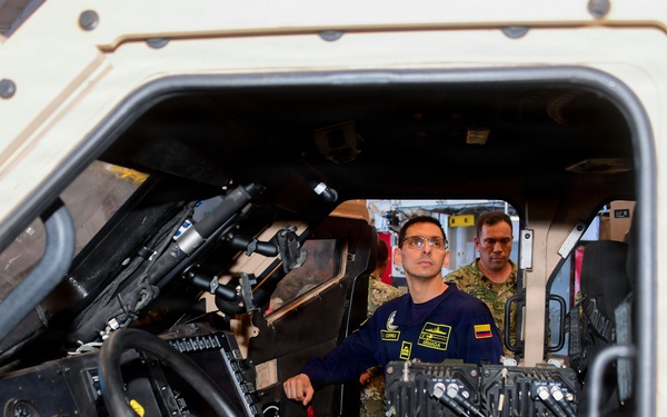 USS Essex hosts distinguished visitors during RIMPAC 2026