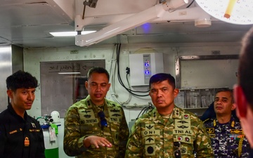 USS Essex hosts distinguished visitors during RIMPAC 2026