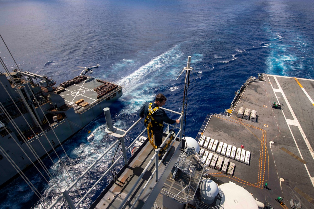George Washington Conducts Replenish at Sea