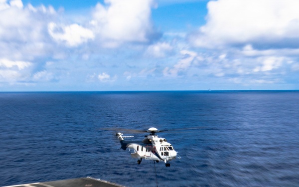 George Washington Conducts Replenish at Sea