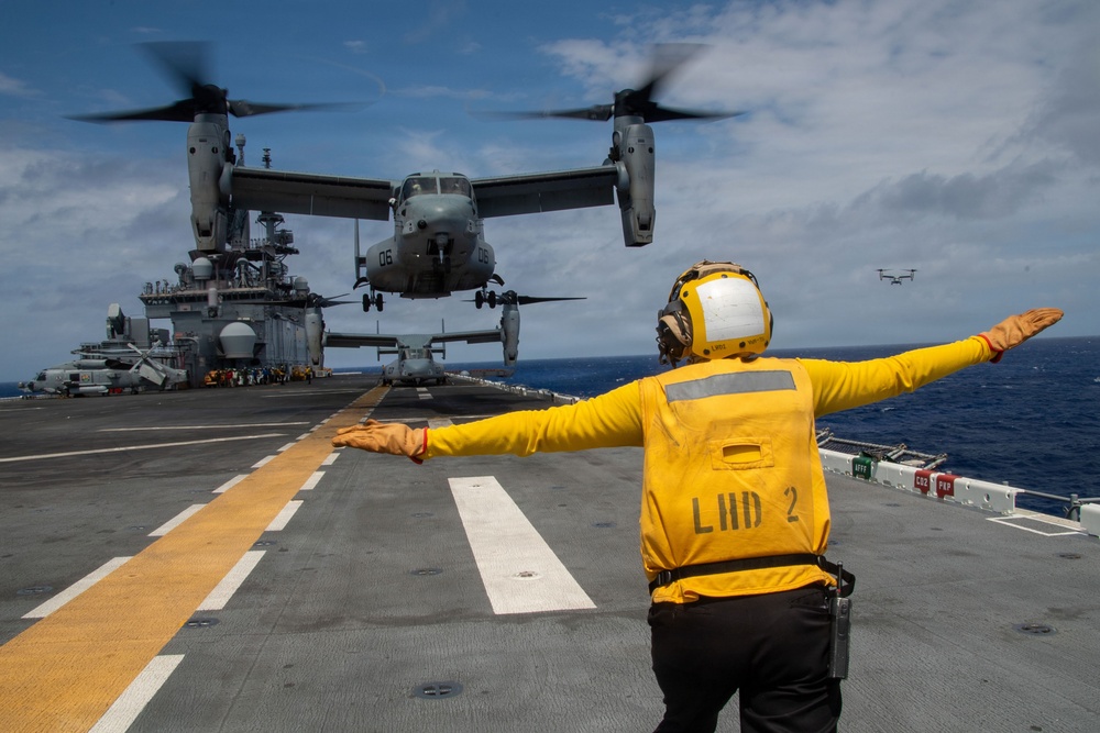 Admirals visit USS Essex during RIMPAC 2026