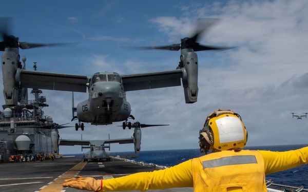 Admirals visit USS Essex during RIMPAC 2026