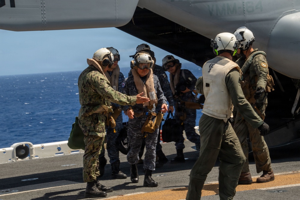 Admirals visit USS Essex during RIMPAC 2026