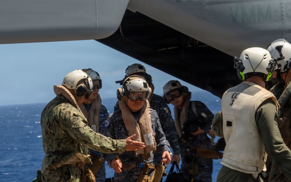 Admirals visit USS Essex during RIMPAC 2026
