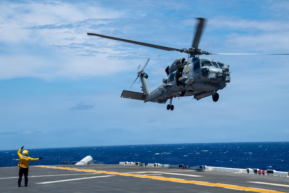 Admirals visit USS Essex during RIMPAC 2026