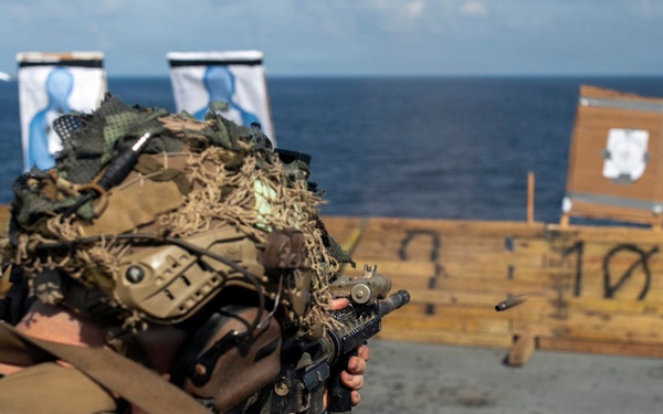 The 31st MEU Conducts a Gun Shoot