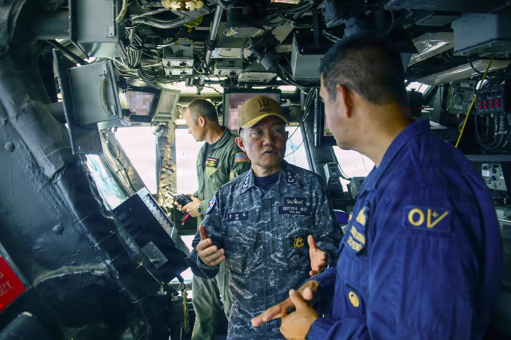 Admirals visit USS Essex during RIMPAC 2026