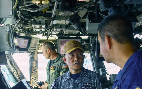 Admirals visit USS Essex during RIMPAC 2026
