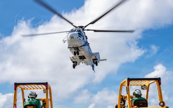 George Washington Conducts Replenishment at Sea