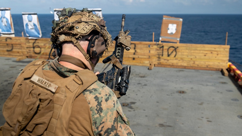 The 31st MEU Conducts a Gun Shoot