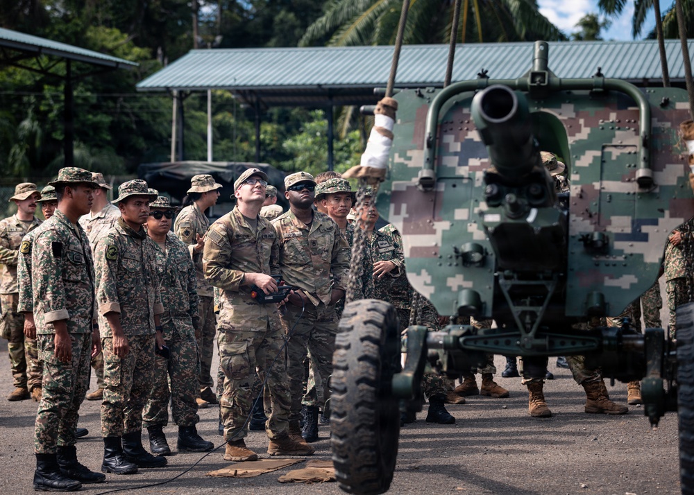 OKNG partners with Malaysian Army for sling load training during Keris Strike 26