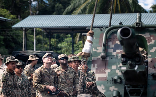 OKNG partners with Malaysian Army for sling load training during Keris Strike 26