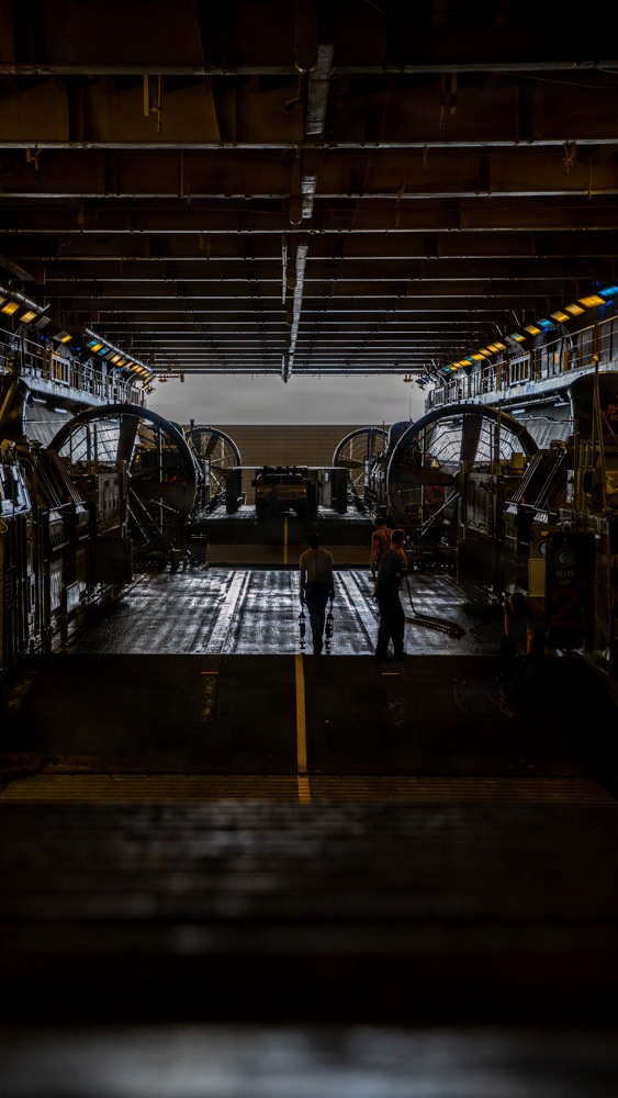USS Essex conducts LCAC operations during RIMPAC 2026