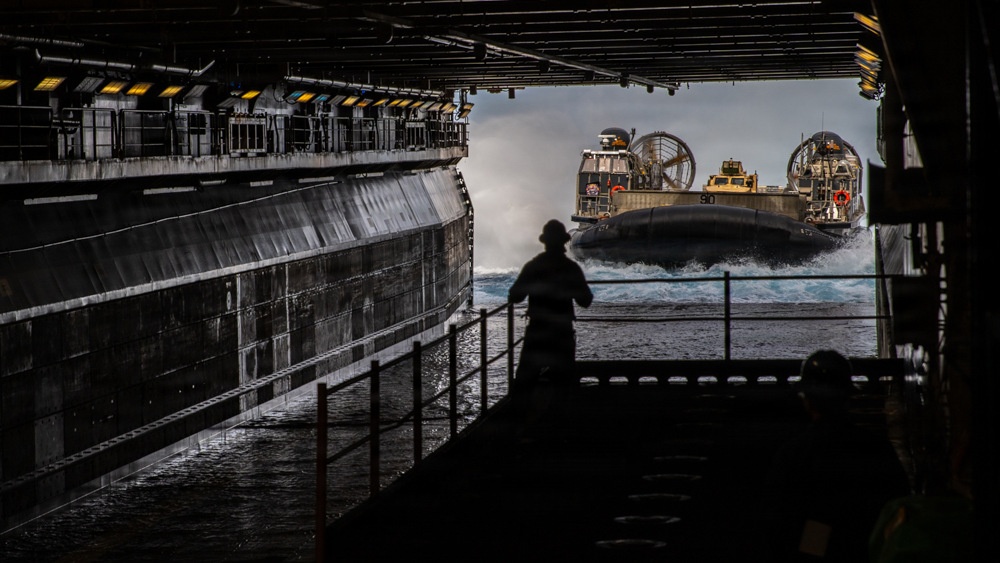 USS Essex conducts LCAC operations during RIMPAC 2026