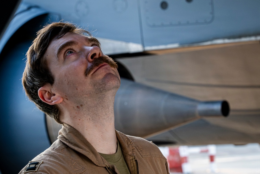 KC135 prepares for AR mission in CENTCOM AOR