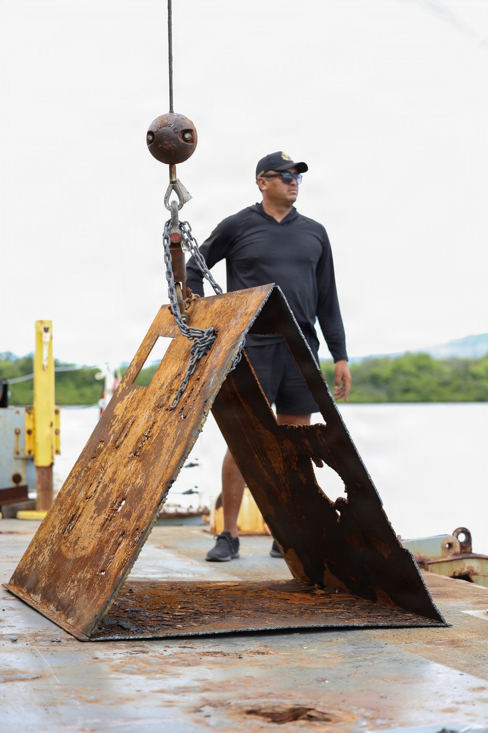 Multinational Navy divers conduct salvage diving operations during RIMPAC 2026