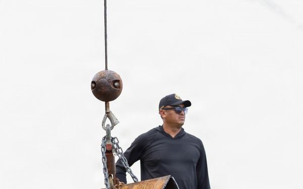 Multinational Navy divers conduct salvage diving operations during RIMPAC 2026