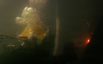 Multinational Navy divers conduct salvage diving operations during RIMPAC 2026
