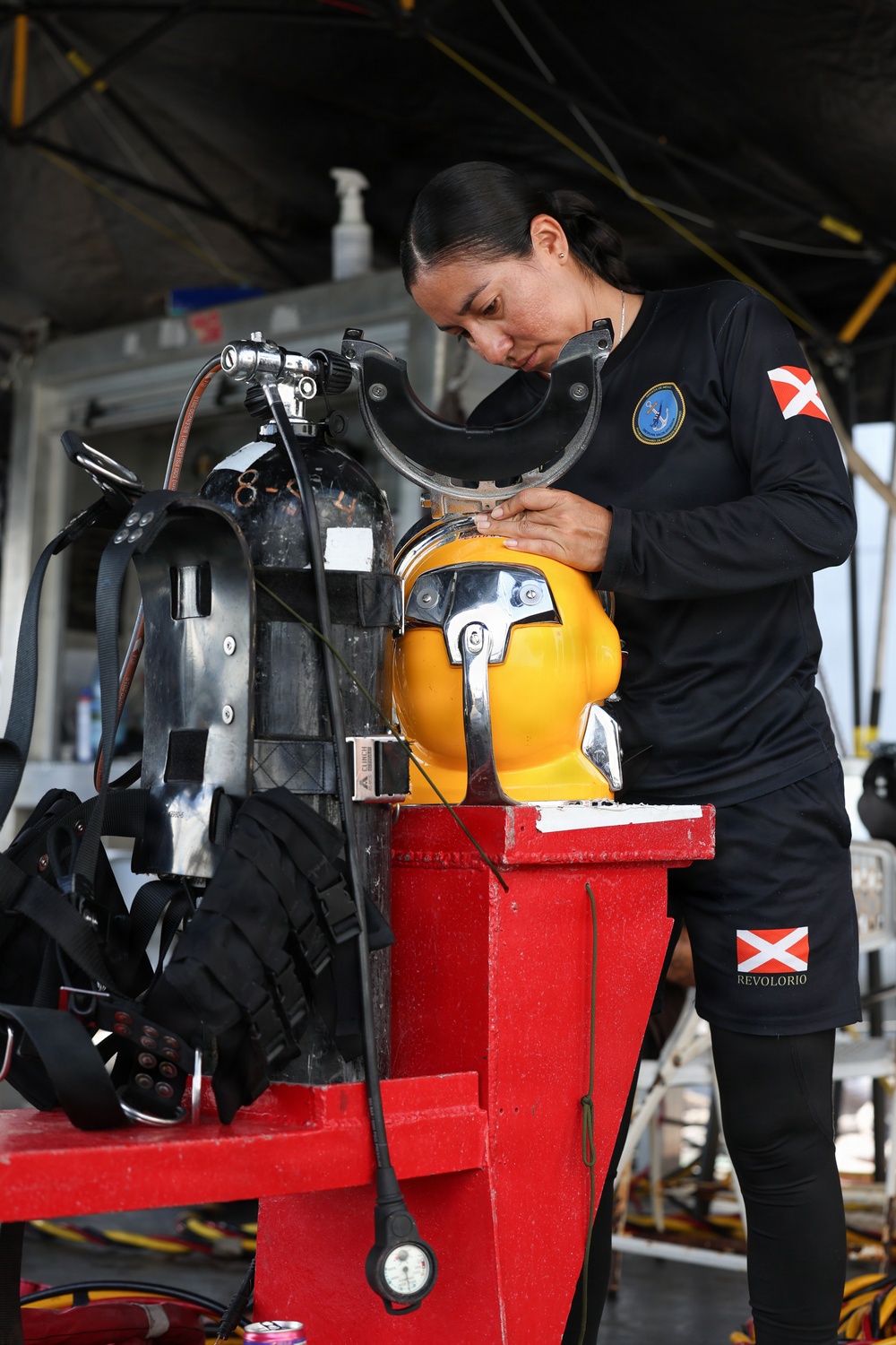 Multinational Navy divers conduct salvage diving operations during RIMPAC 2026