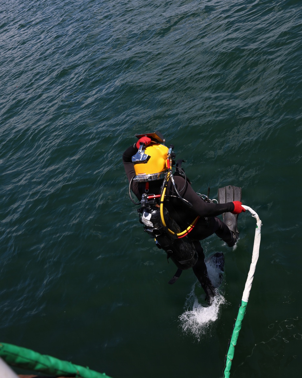 Multinational Navy divers conduct salvage diving operations during RIMPAC 2026