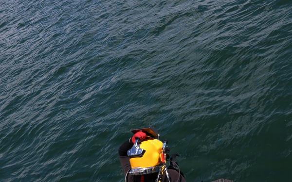 Multinational Navy divers conduct salvage diving operations during RIMPAC 2026