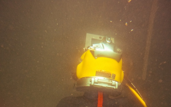Multinational Navy divers conduct salvage diving operations during RIMPAC 2026